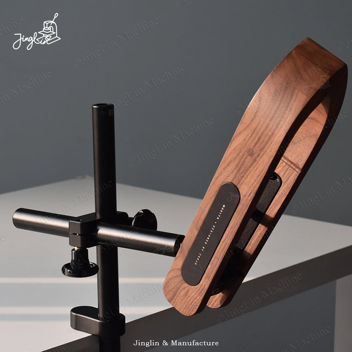 Maxita Stitching Clamp Positioned at an Angle, Demonstrating the Firm Lock Achieved by the Multi-axis Adjustment Mechanism.